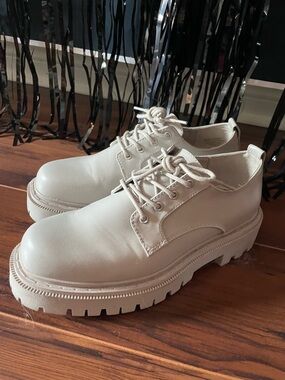 Aldo Women's Chunky Lace-Up Boots in Cream